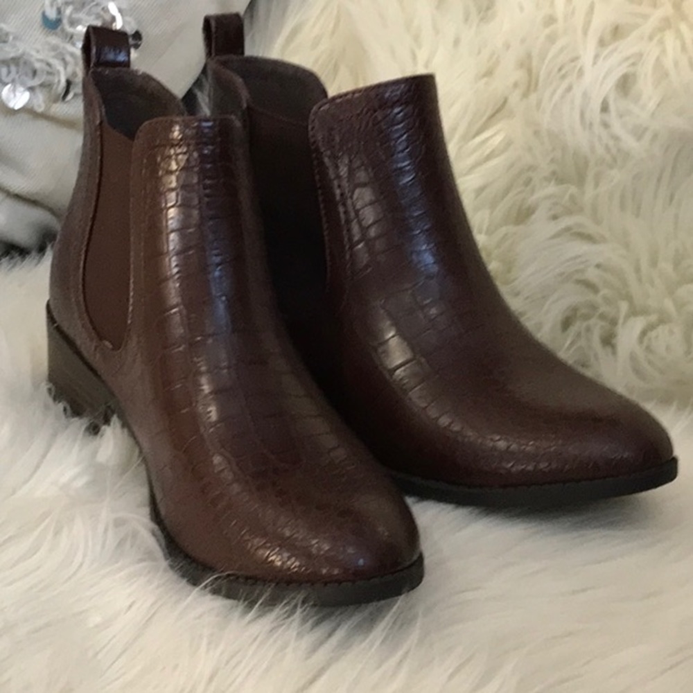 Brown crocodile bootie